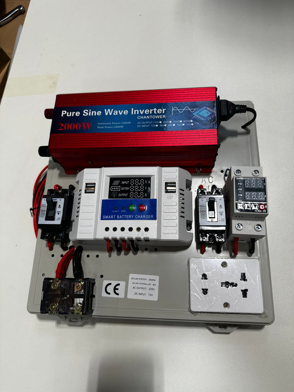 Kit Fotovoltaic Off-Grid 2000W cu Invertor Sinus Pur, Regulator PWM 30A și Cabluri Incluse – Soluție Completă pentru Cabană, Rulotă sau Camping