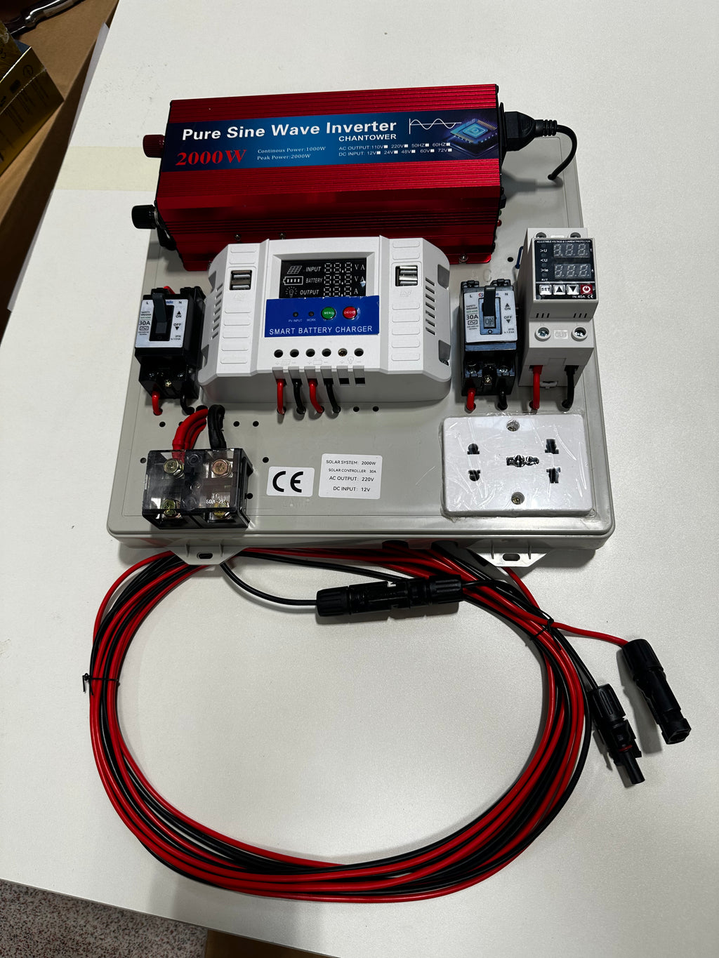 Kit Fotovoltaic Off-Grid 2000W cu Invertor Sinus Pur, Regulator PWM 30A și Cabluri Incluse – Soluție Completă pentru Cabană, Rulotă sau Camping