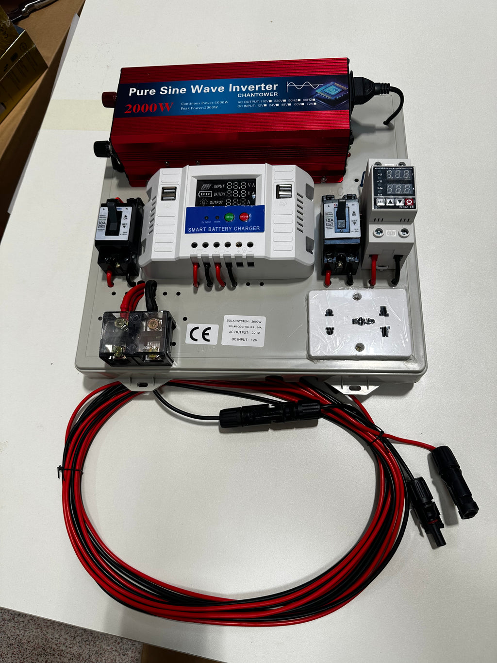 Kit Fotovoltaic Off-Grid 2000W cu Invertor Sinus Pur, Regulator PWM 30A și Cabluri Incluse – Soluție Completă pentru Cabană, Rulotă sau Camping
